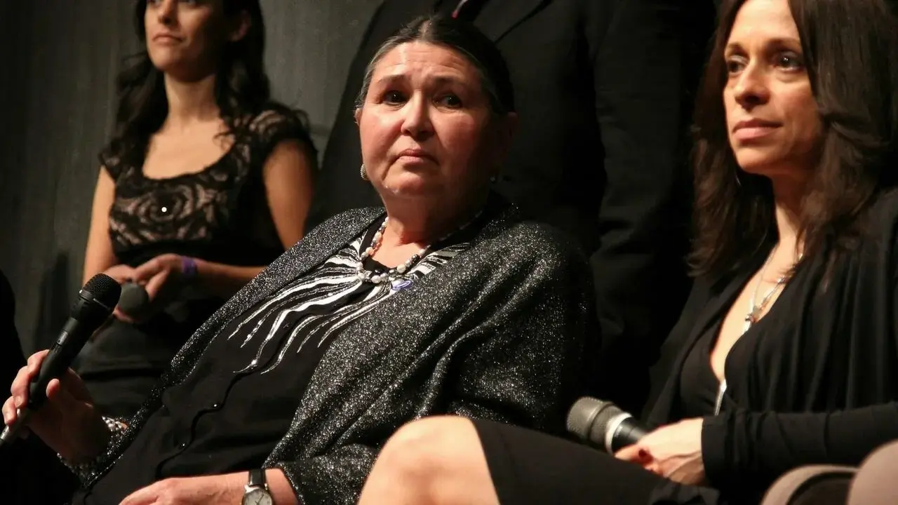 Academy apologizes to indigenous star
