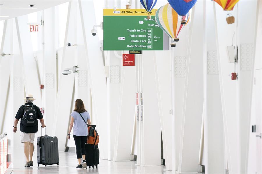 Unions push airlines to avoid stock buybacks