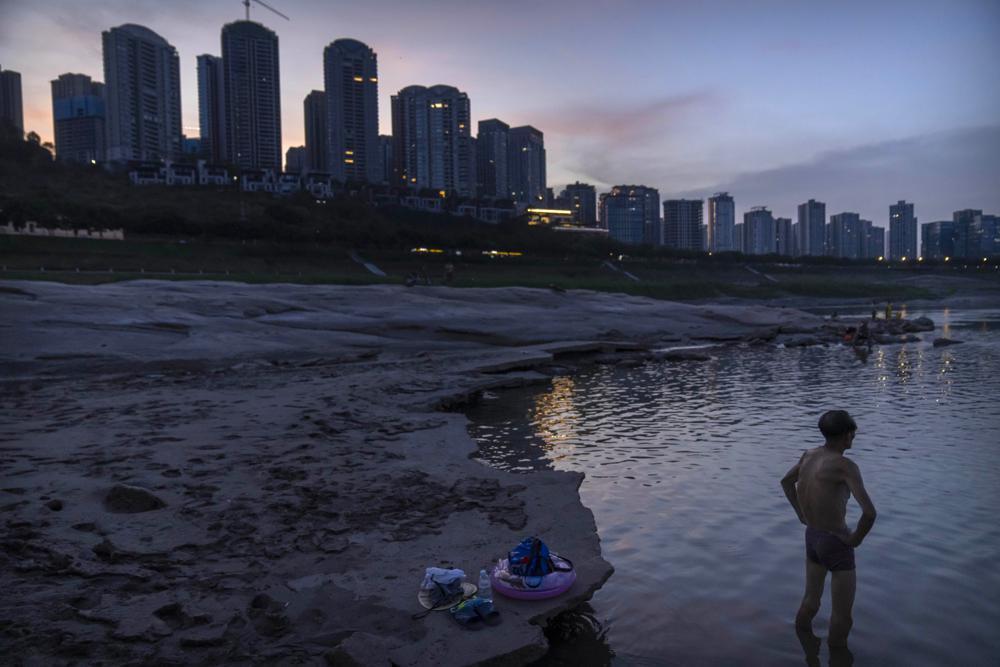 China fights brush fires, extends power rationing in drought