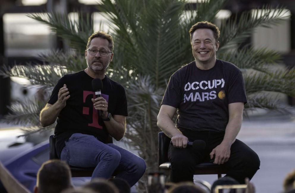 SpaceX and T-Mobile unveil satellite plan to end cellphone ‘dead zones’
