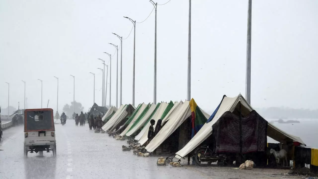 Pakistan’s south braces for deluge from swollen northern rivers