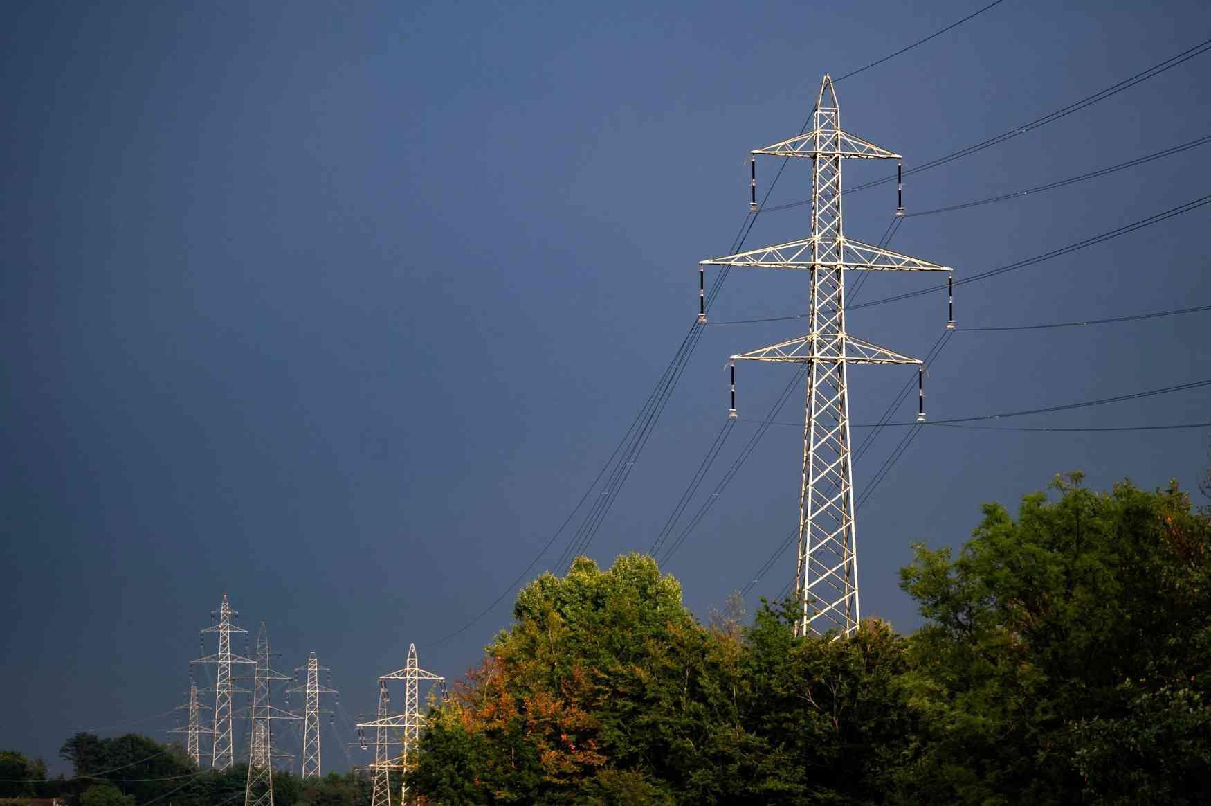 EU plans emergency action to halt energy price rise