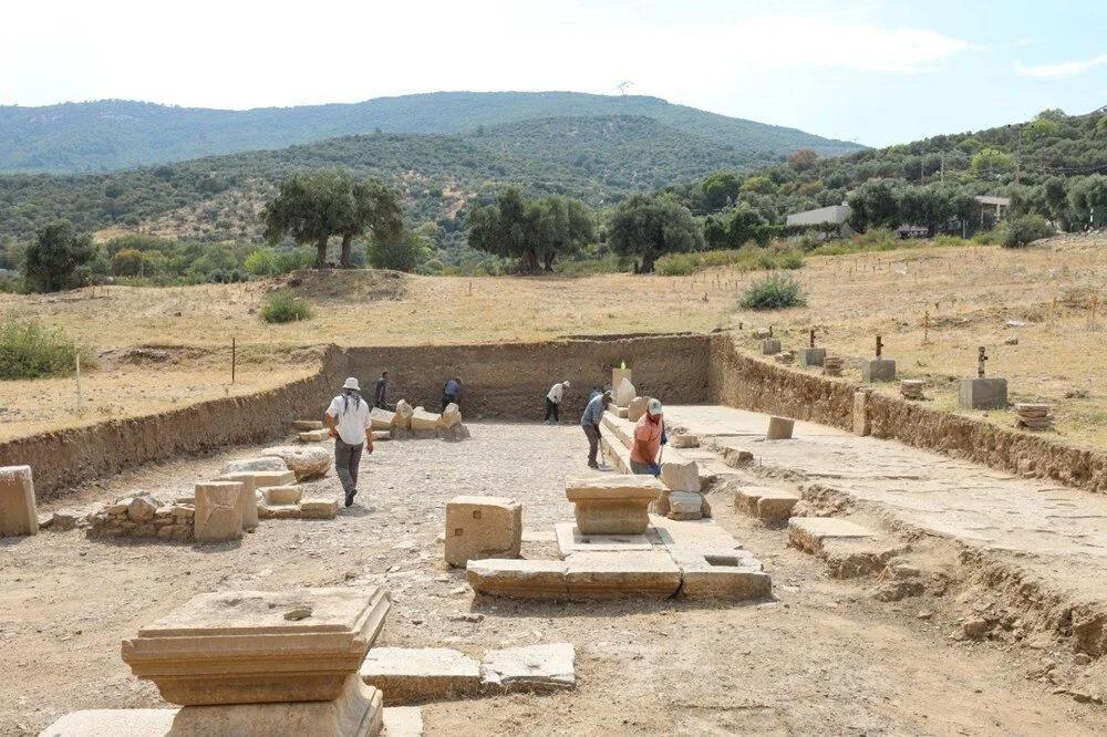 Amphorae and water jugs found in Metropolis for the first time