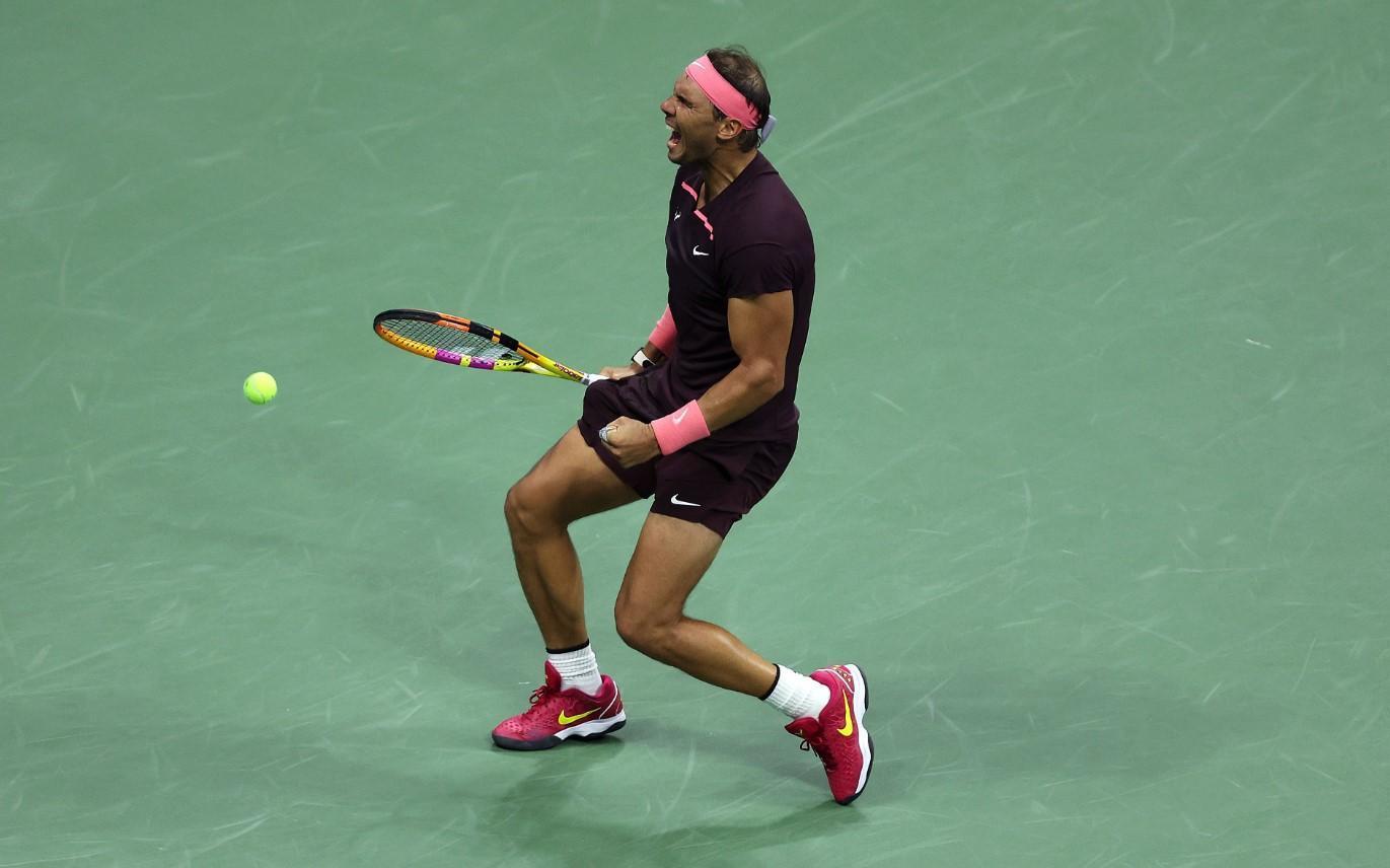 Perfect Nadal, battling Swiatek into US Open fourth round