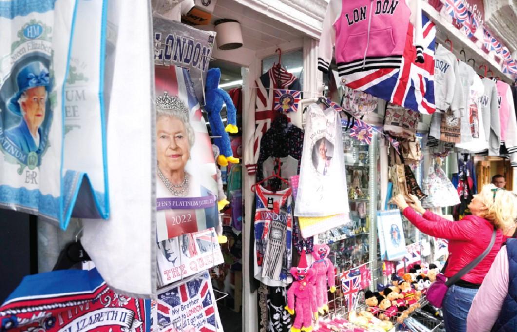Royal fans give London tourism a strong bump