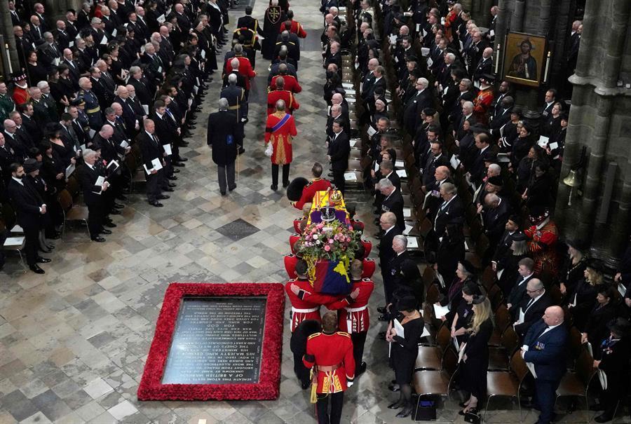 Queen Elizabeth II mourned at funeral by Britain and world