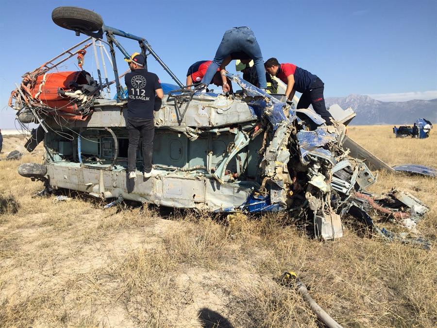 Two killed as helicopter crashes enroute to wildfire in Marmaris
