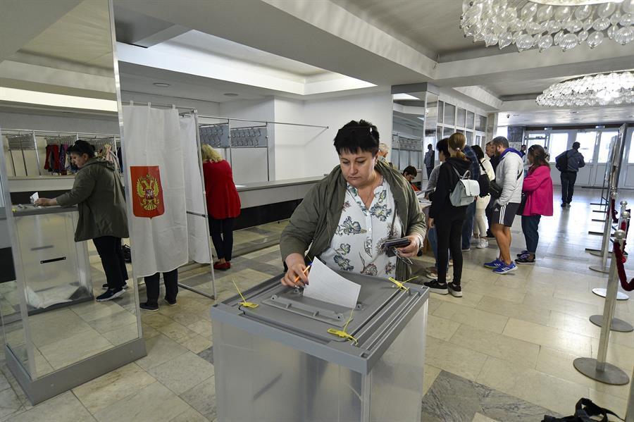Russia proxies continue to hold breakaway polls in Ukraine
