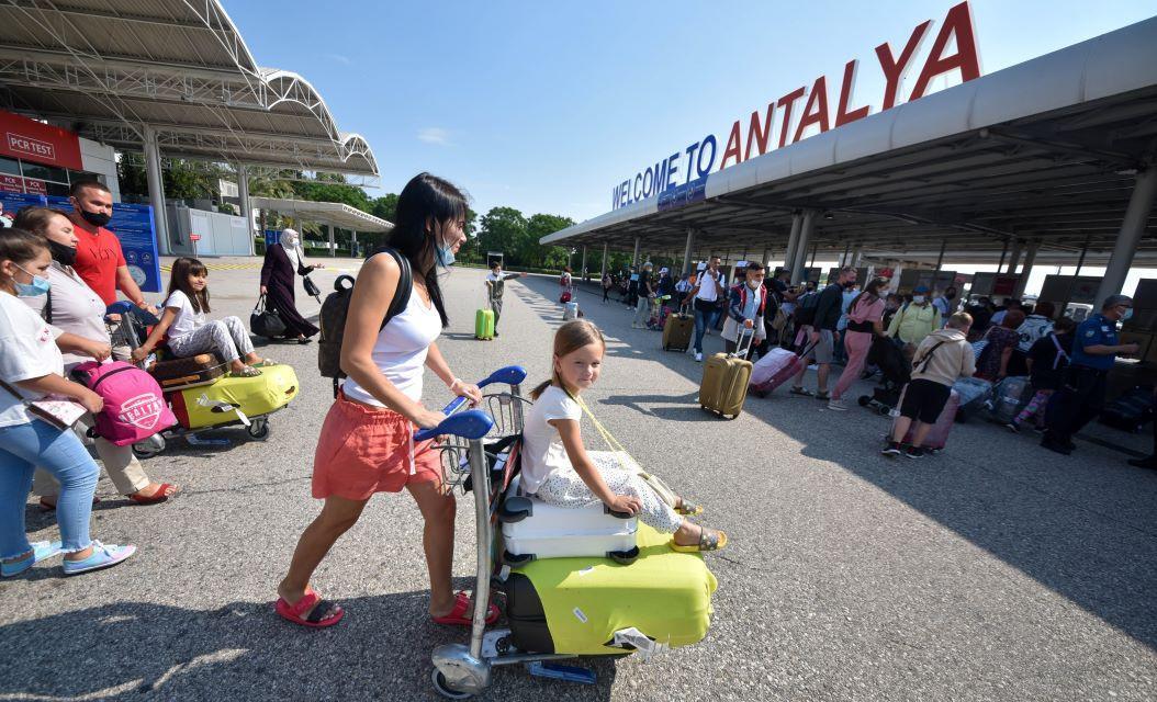 Airports in holiday resorts serve 32 mln passengers
