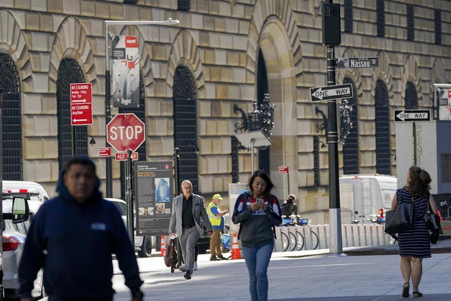 16 Wall Street firms fine $1.1 bn for lax recordkeeping