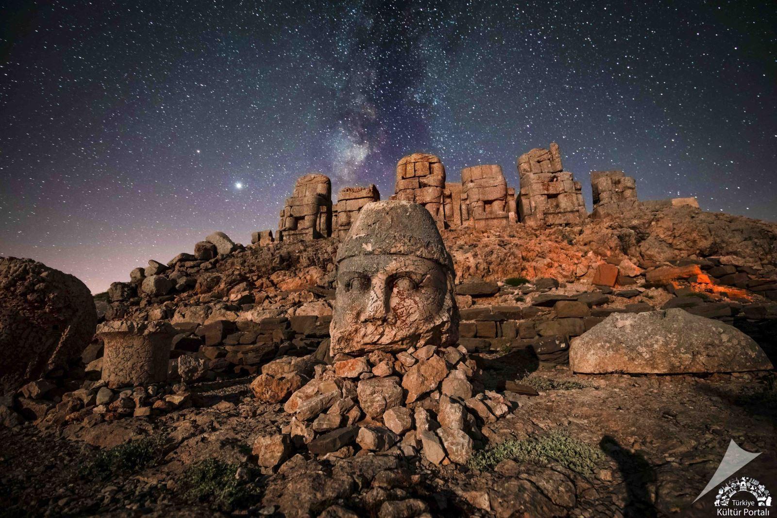 Stone heads of Mt Nemrut to be ‘technically botoxed’