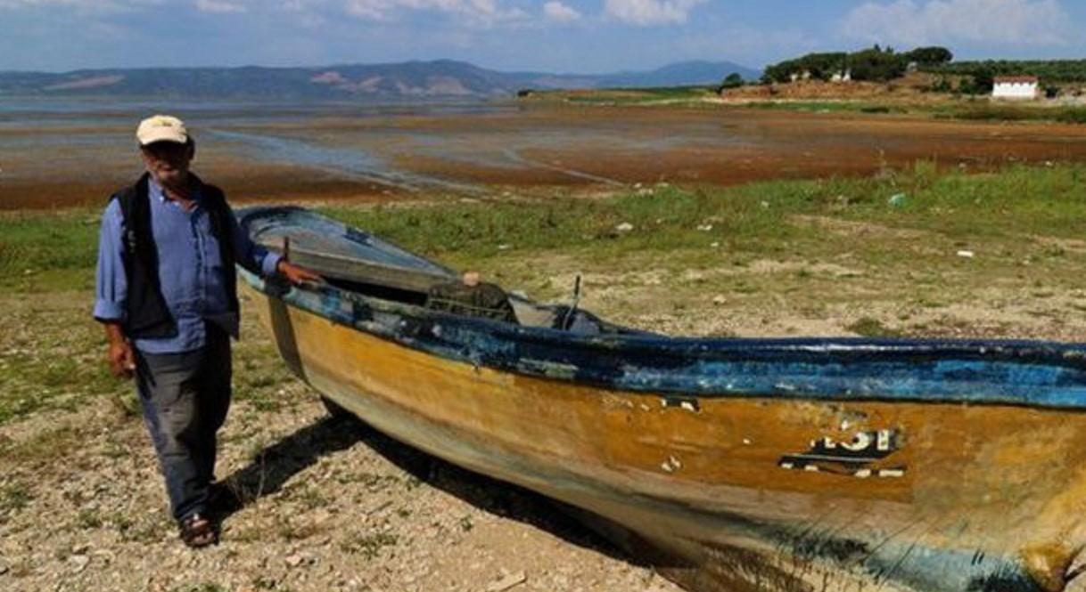 Lake Marmara completely dries up
