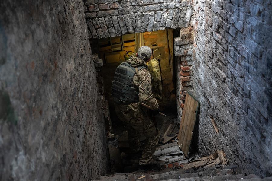 Residents urged to leave annexed region as Ukraine advances