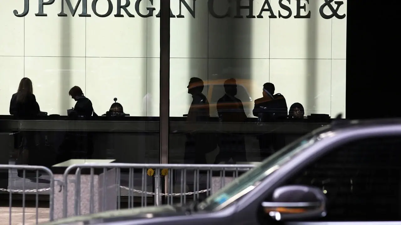 US banks report solid results but warn of rising recession risk