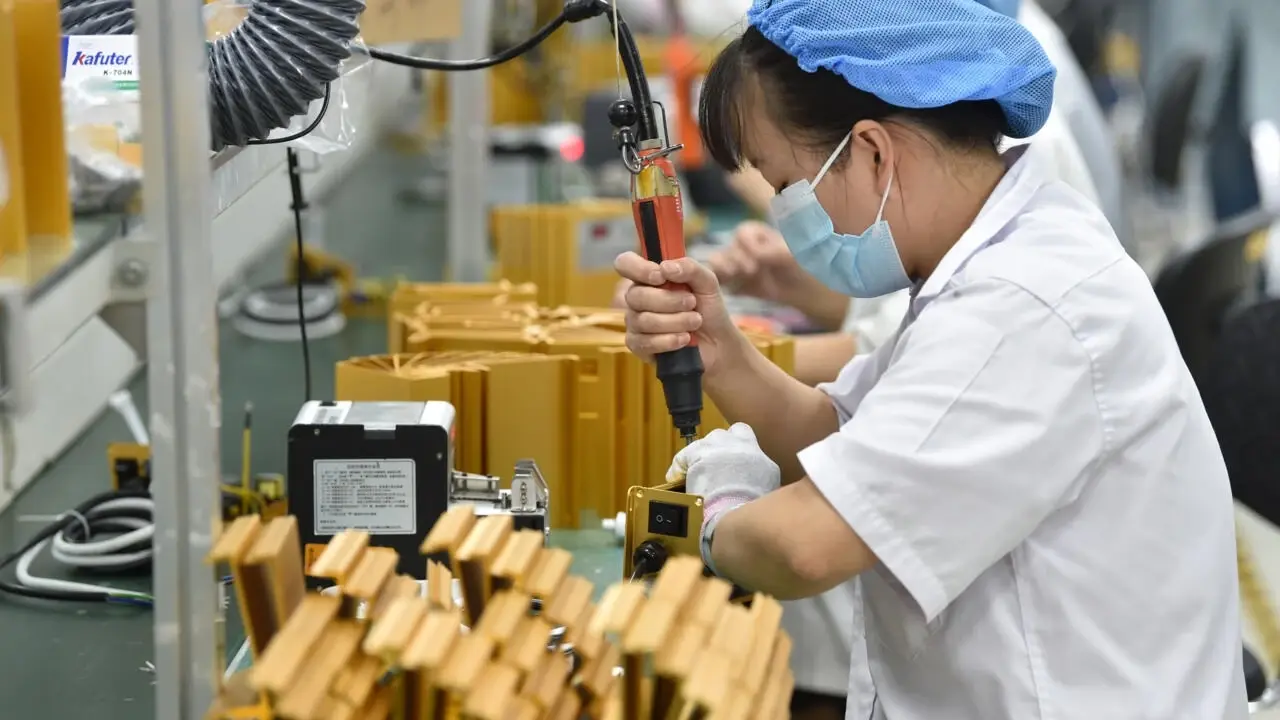 China fiscal deficit balloons to nearly $1 trillion