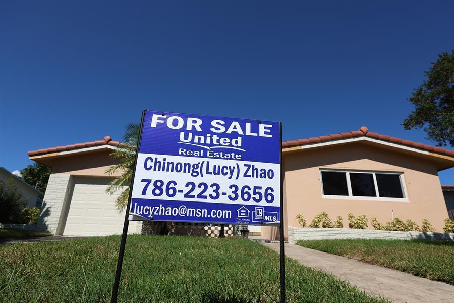 US mortgage rates top 7% for the first time in 2 decades
