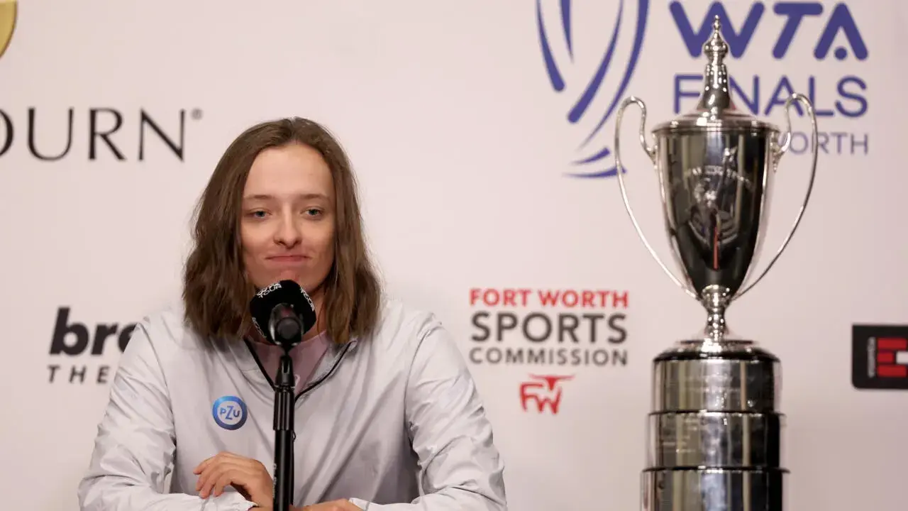 Swiatek looks to cap big year with WTA Finals crown