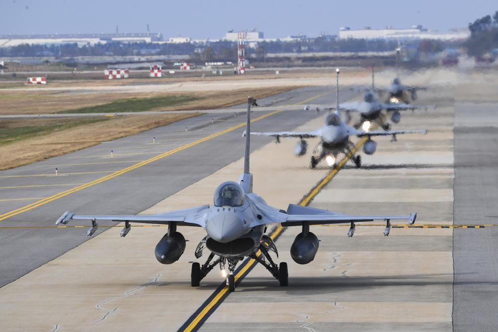 2 Koreas exchange missile tests near tense sea border
