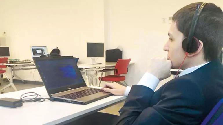 Visually impaired Turkish man works at Amazon