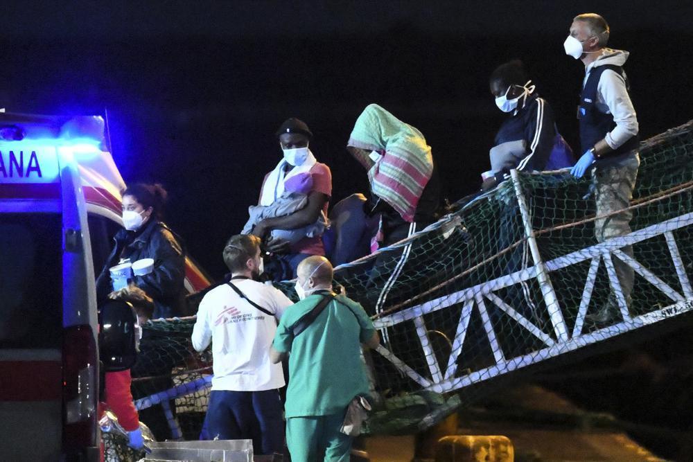 Stand-off at port as Italy accepts only some rescued migrants