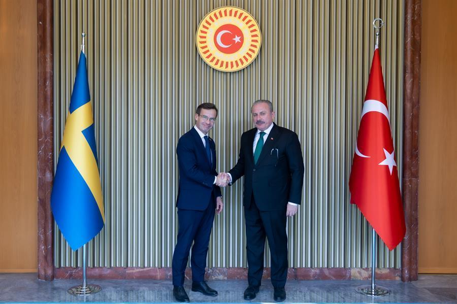 Swedens new PM seeks to win Türkiye’s approval for NATO membership
