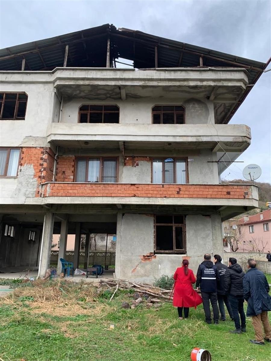 8,000 houses to be examined after quake: Minister