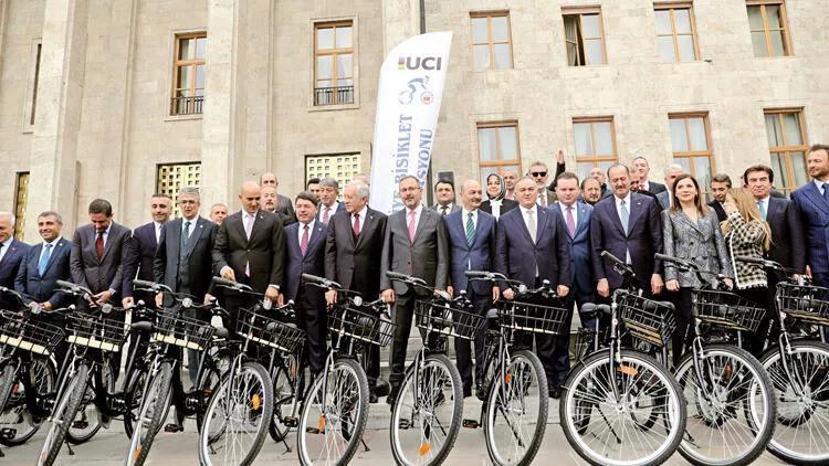 Federation bestows 30 bicycles to parliament