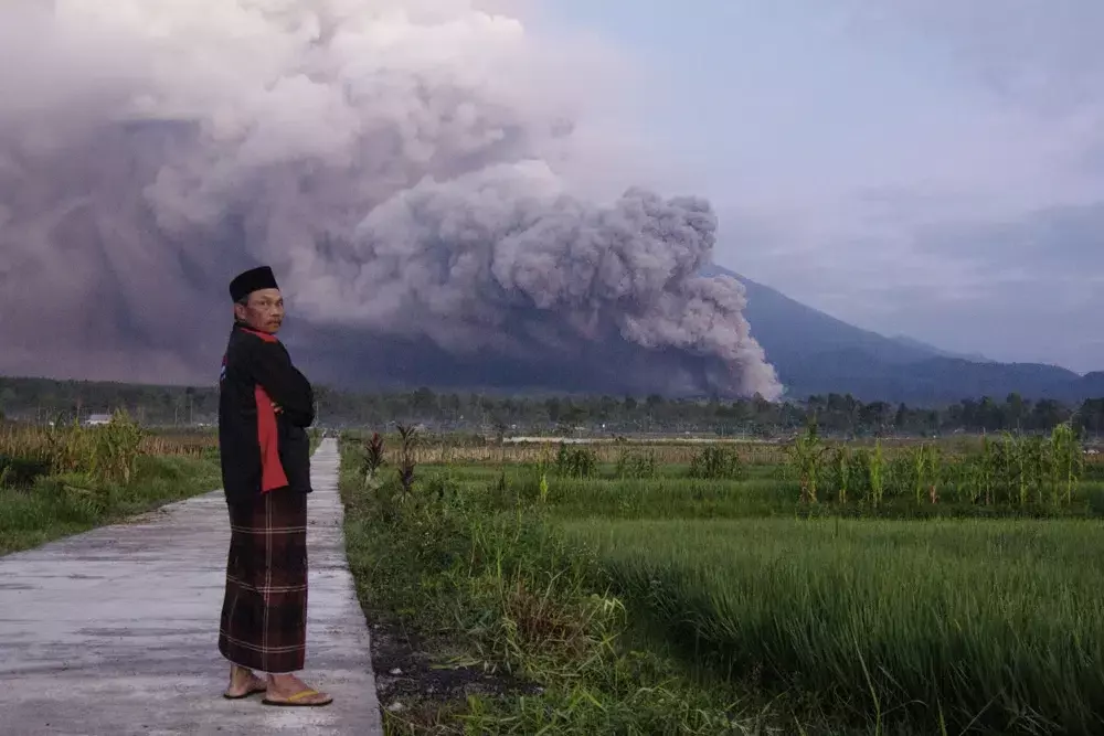 Indonesias Mount Semeru volcano alert status raised to highest level: agency