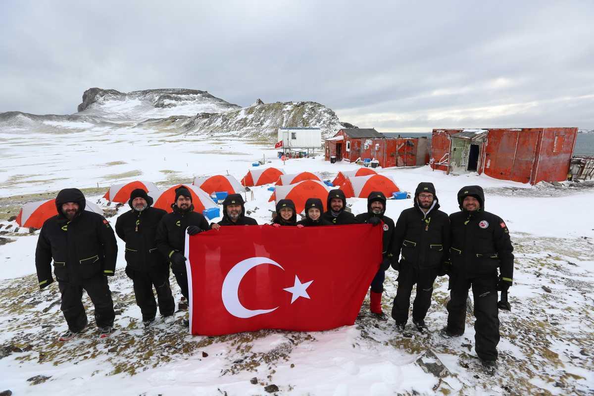 Three high school students to join Antarctica mission