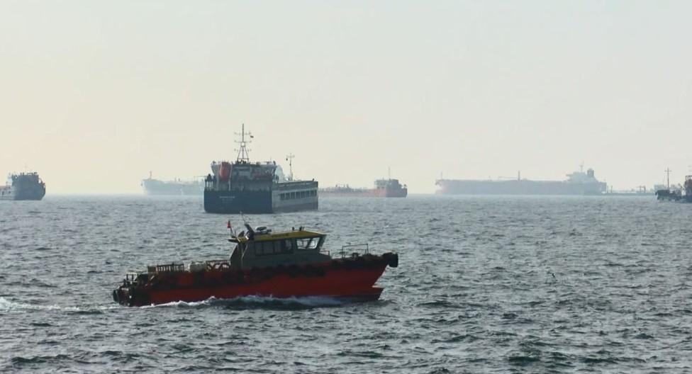 3 oil tankers with insurance documents allowed to pass straits
