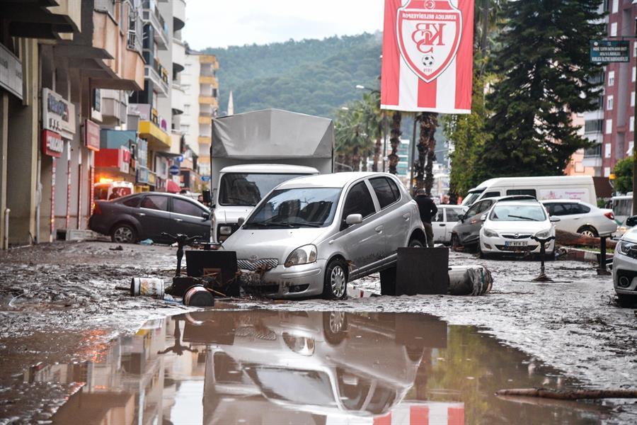 Torrential rains batter Antalya
