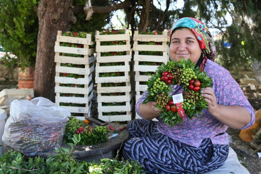 Villagers from country’s south send Christmas wreaths to Europe