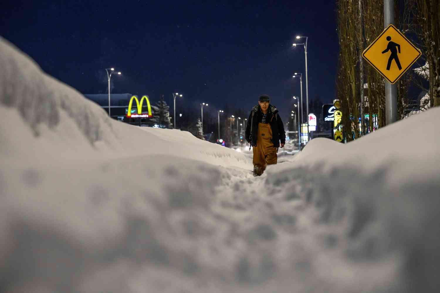 US storm brings tornadoes, blizzard-like conditions