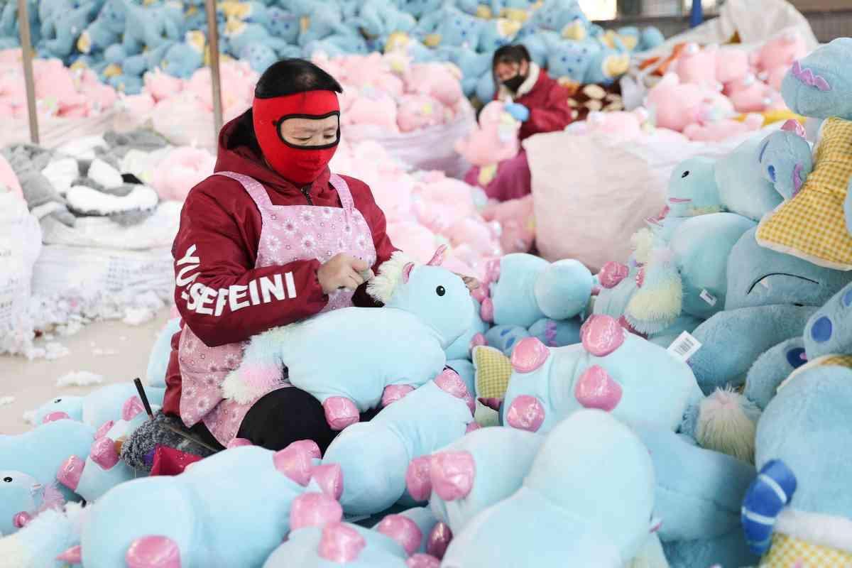 China retail sales plunge in November on Covid woes