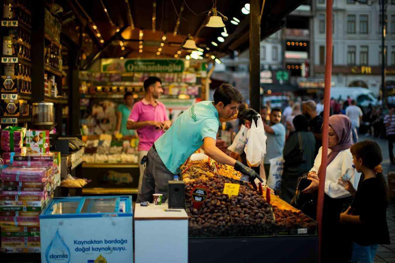 Consumer morale deteriorates in December