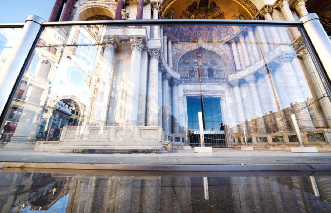 Glass barriers keep Venice’s iconic basilica dry