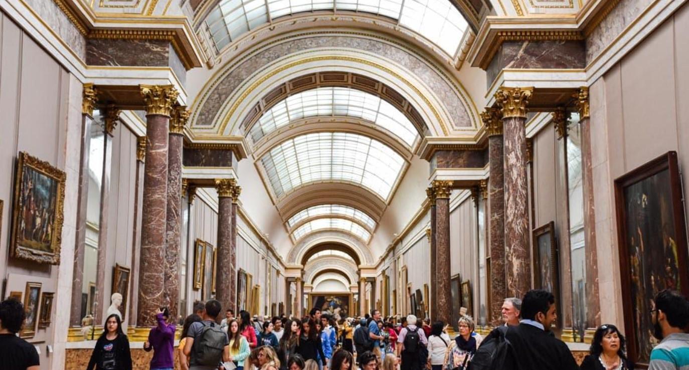 Louvre Paris limits visitor numbers