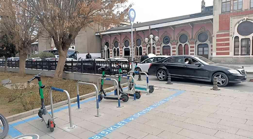 Municipality establishes parking areas for scooters