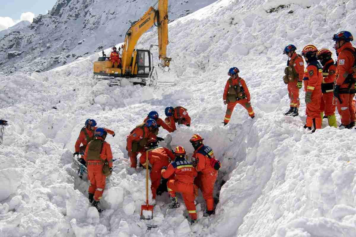 Search for Tibet avalanche survivors ends, 28 dead