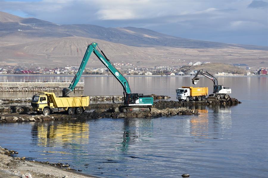 Over 800,000 cubic meters of bottom mud removed from Lake Van