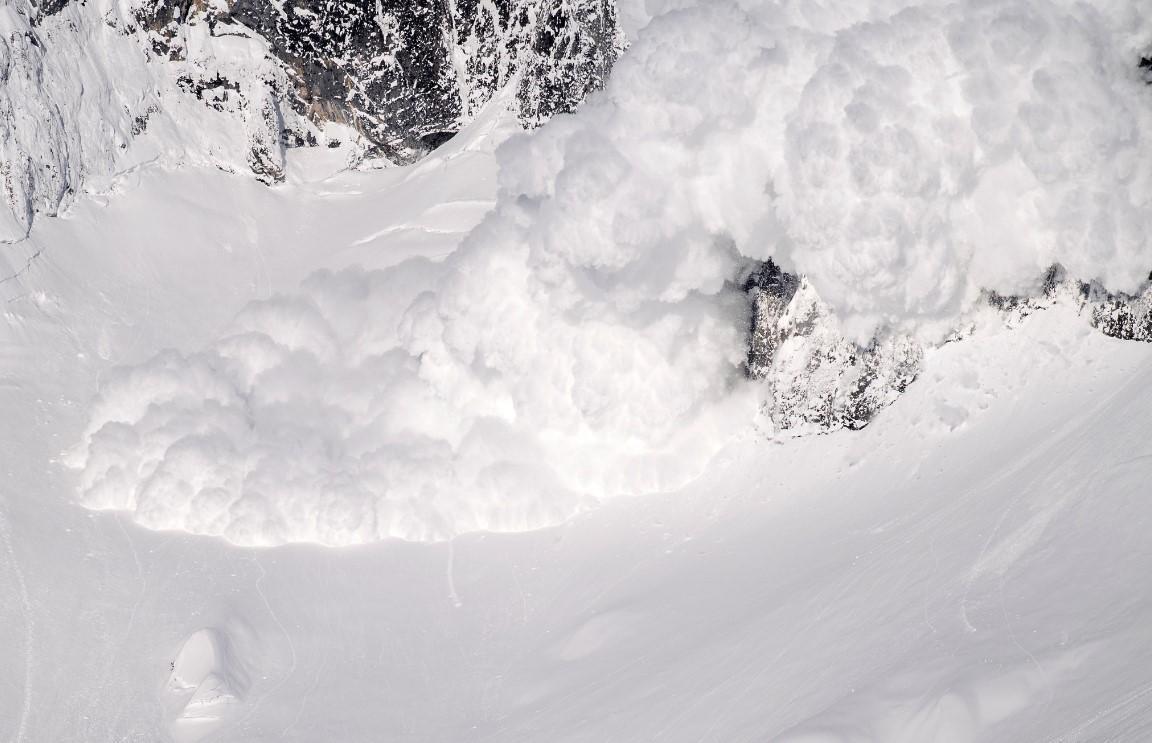 Avalanches kill 9 in Italy, Austria as heavy snow hits Alps