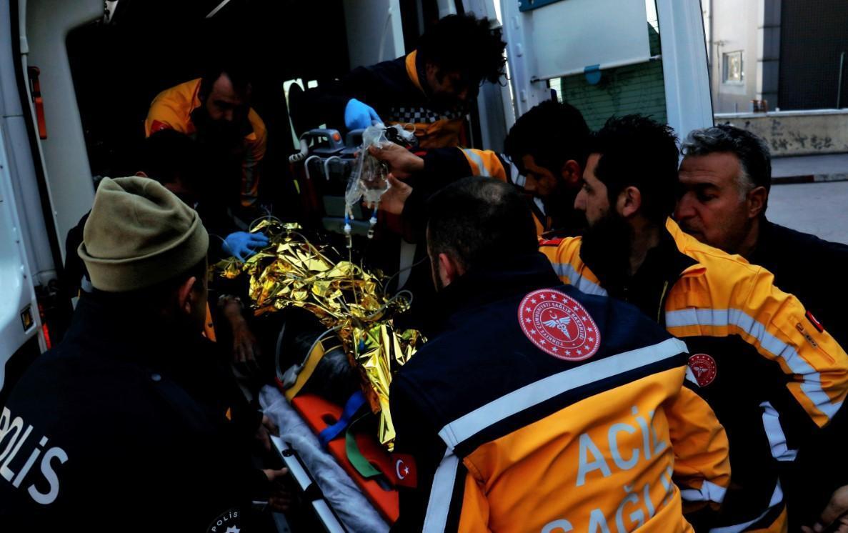 Couple saved 296 hours after quake, but children die