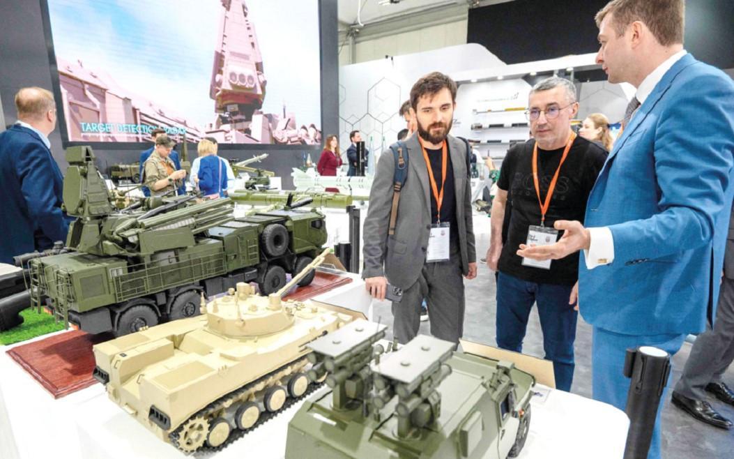 Russia sells weapons at Abu Dhabi weapons fair