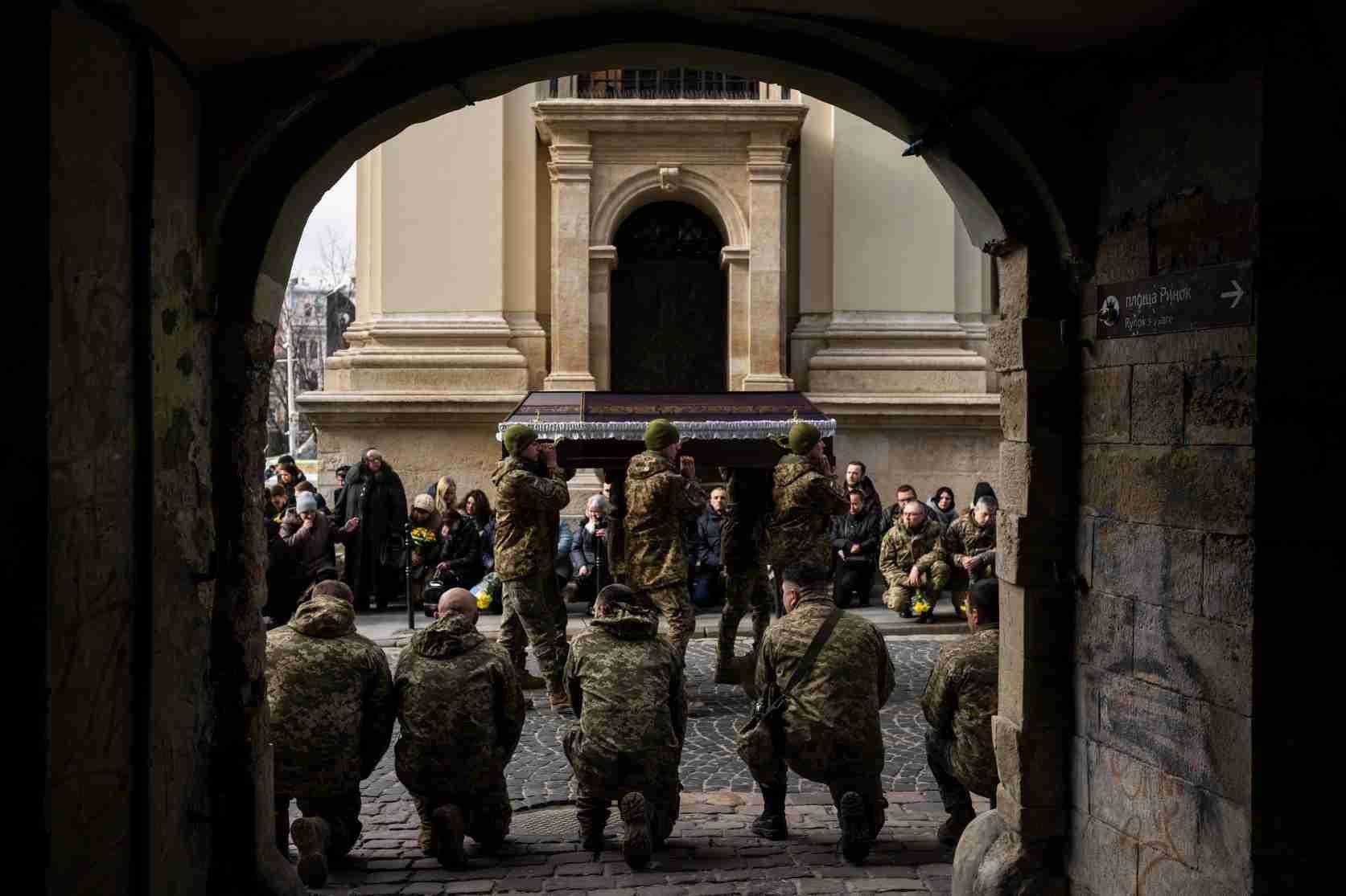 Ukraine leader pledges push for victory on war anniversary