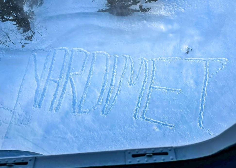 Family saved after pilot reads ‘Help’ written on snow