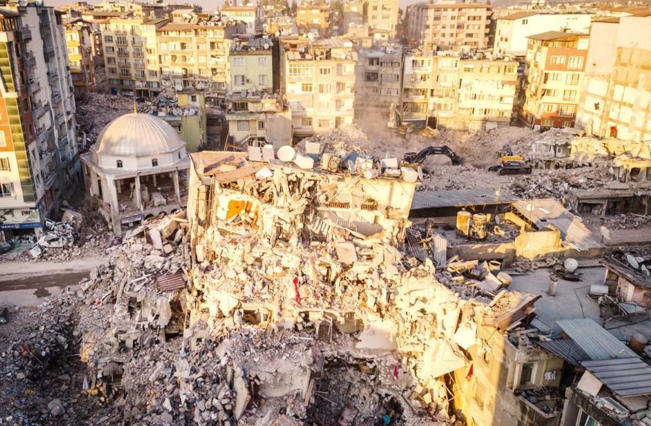 Death toll rises after three weeks in deadly quakes