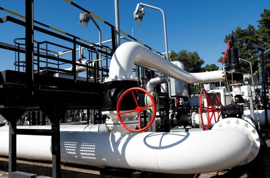 Russia stops oil pipeline deliveries to Poland