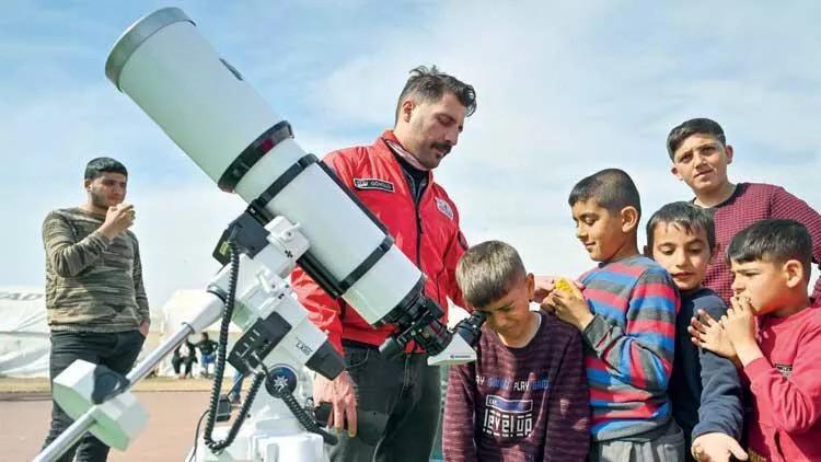 Quake survivor children stargazing in tent cities