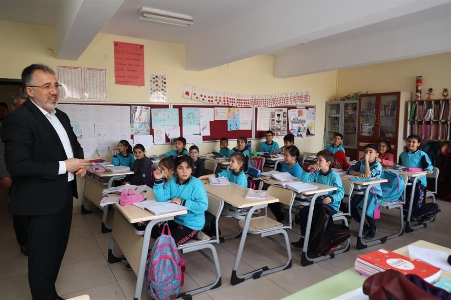 Some 202,817 students transferred from quake zone: Özer