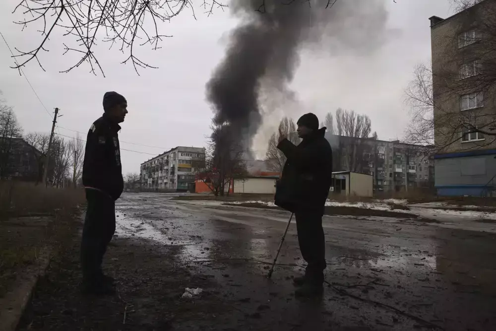 Russian minister inspects troops, US puts up new Ukraine aid